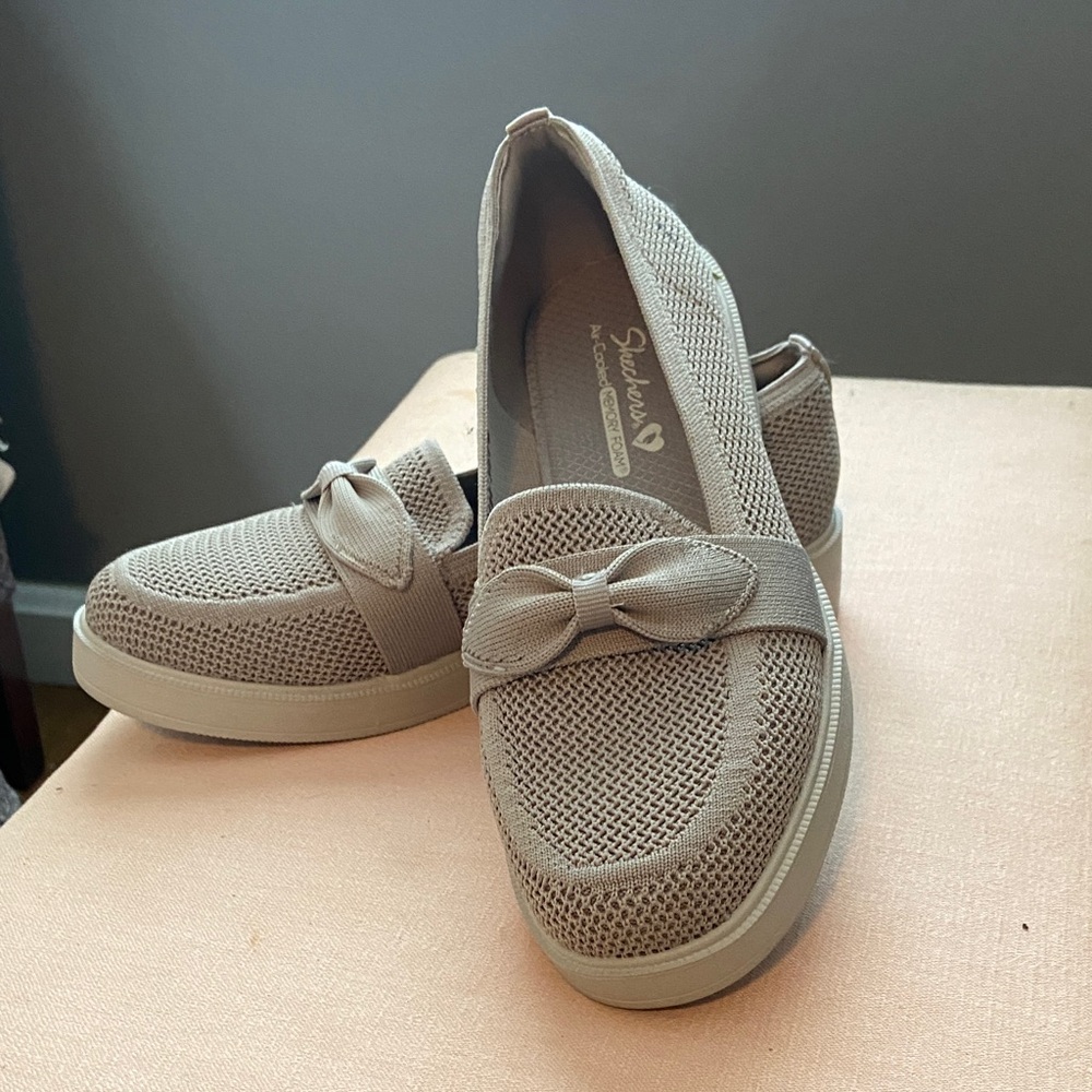 Skechers Taupe Knit Bow Slip-On Loafers
